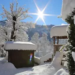 Lilie / Garni 3*