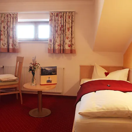 ゲストハウス Lilie / Garni