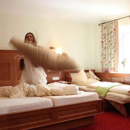 ゲストハウス Lilie / Garni